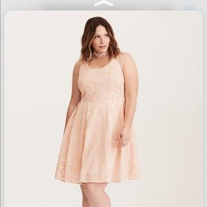 Textured floral print skater dress- color: Peachy